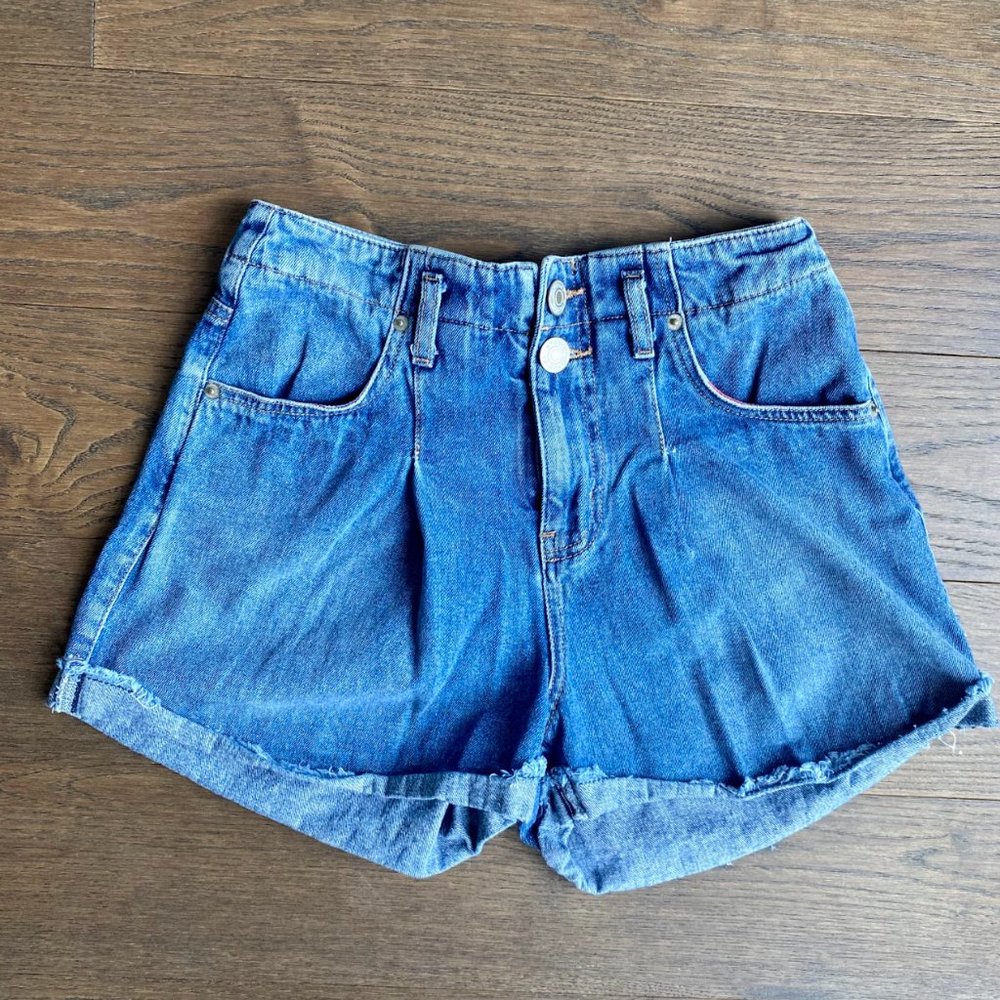 Studio F Rolled Hem High Rise Pleated Denim Blue Jean Shorts Size 2
